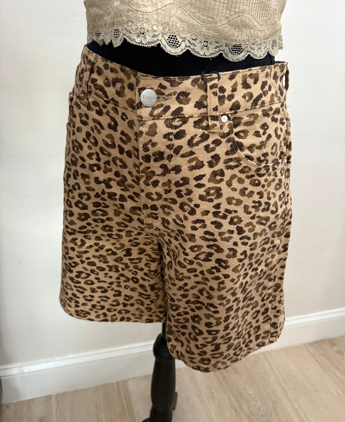 Mid Rise Loose Fit Mid Length Shorts