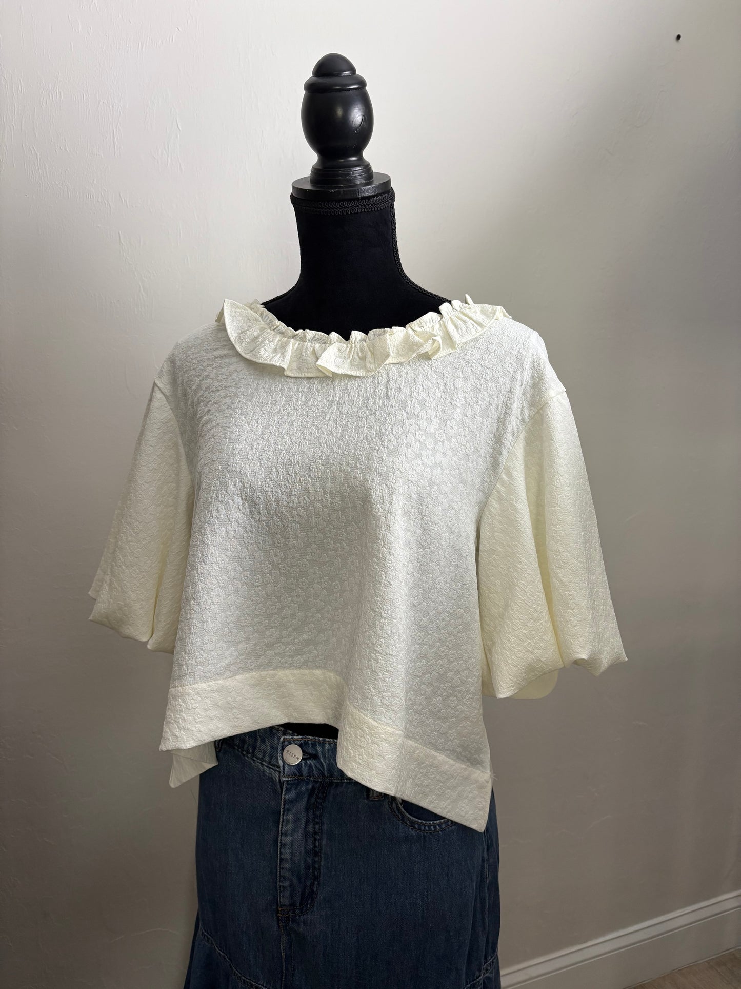 Ruffle Neck Bubble Sleeve Crop