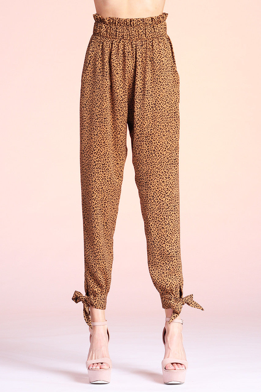 Leo Ruffle Waist Ankle Pants